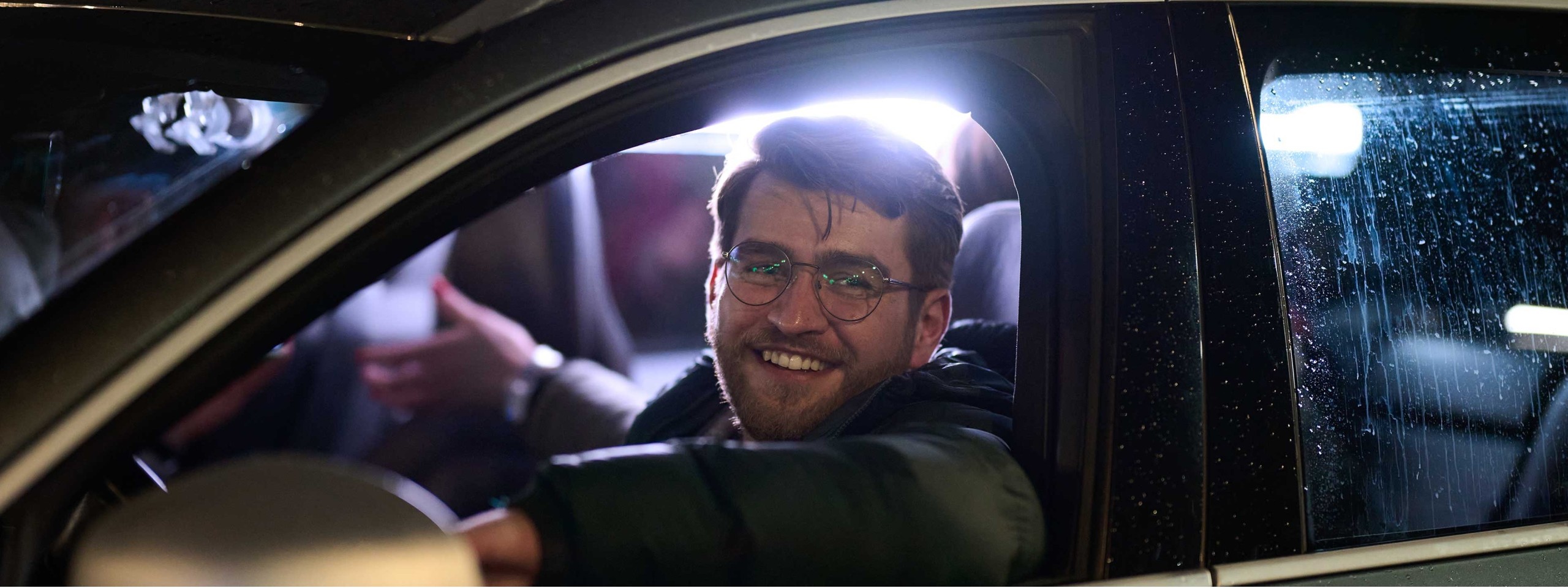 Mann im Auto